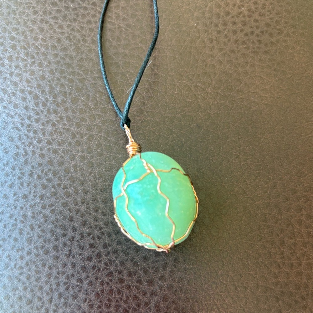 Chrysoprase green Crystal necklace adjustable for women with gold wire NWOT - Picture 2 of 4